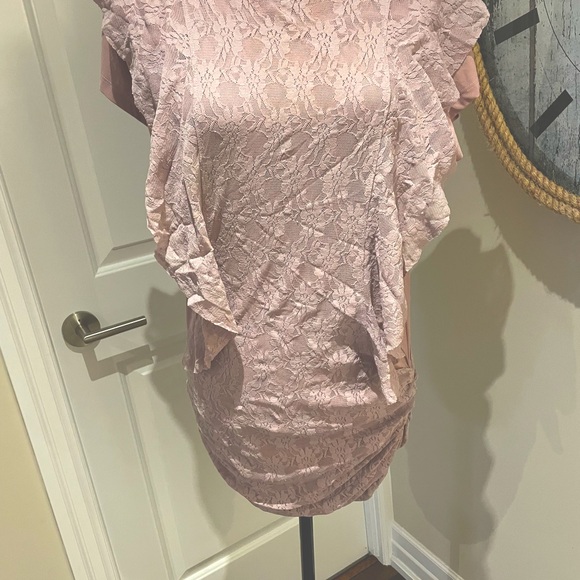 Lace ruffle top - Picture 2 of 8